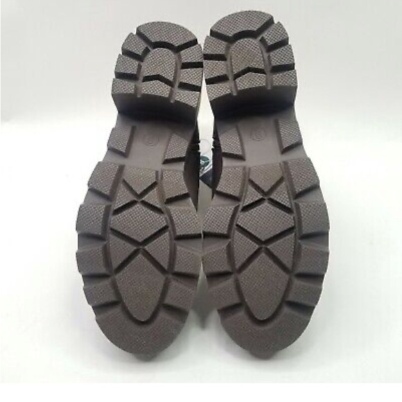 Women's Cheyenne Heeled Duck
Boots Universal Thread  nwt - Picture 8 of 9